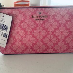 ♦️♦️NWT FLASHSALE Kate Spade medium zip wallet or Wristlet